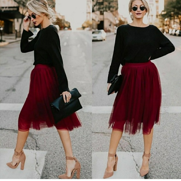 burgundy tulle skirt outfit